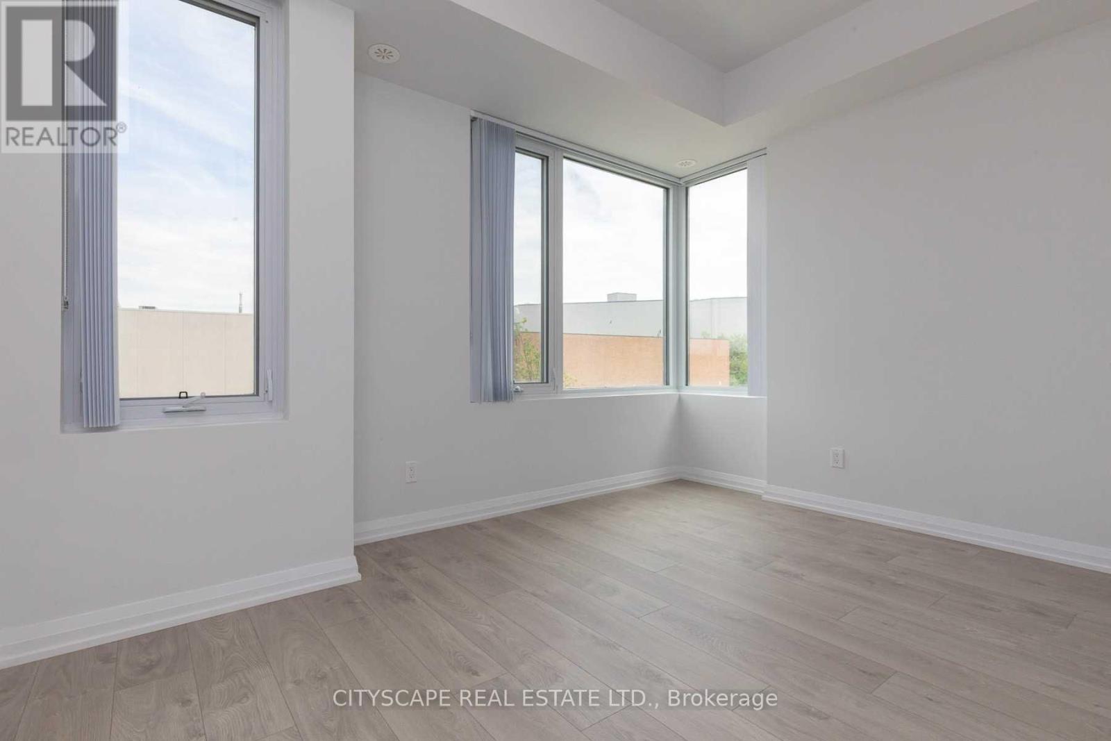 1010 Portage Parkway — photo 8