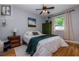 Bathroom - 18 Agnes Street, Barrie, ON L4M2S2 Photo 9