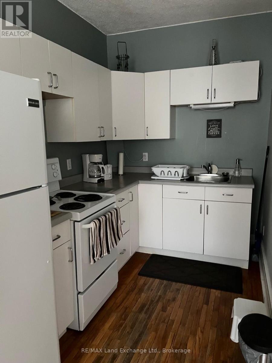 558 Green Street — photo 11