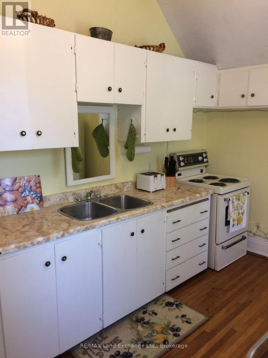 558 Green Street — photo 8