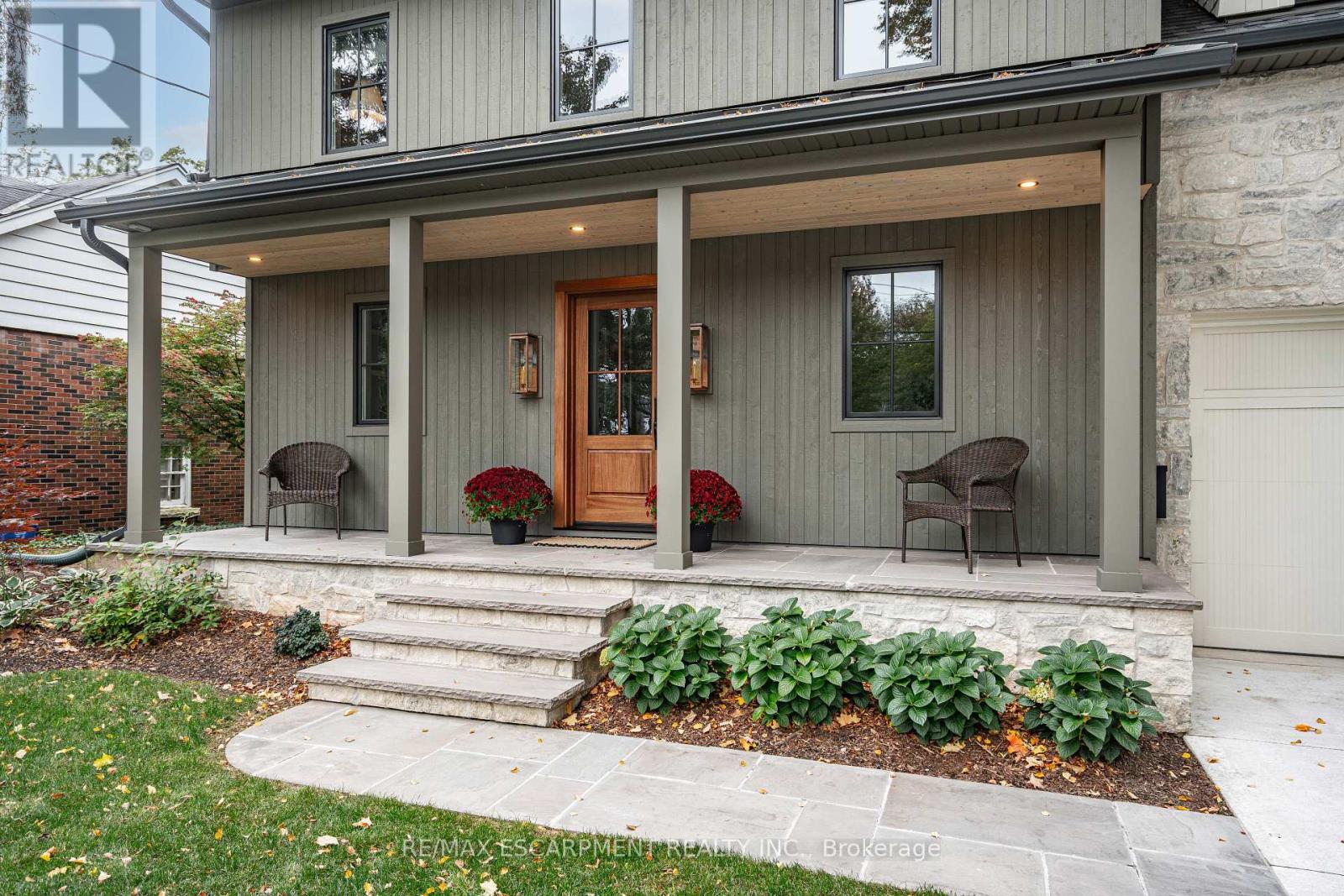 890 Forest Glen Avenue, Burlington, ON photo 3