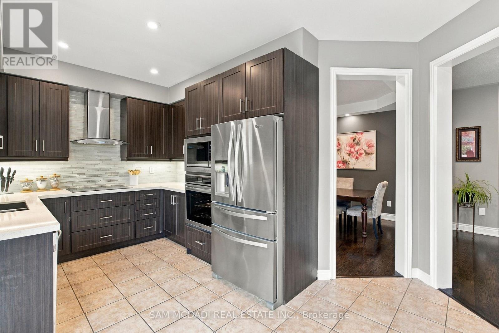 195 Holmes Crescent, Milton, ON photo 12