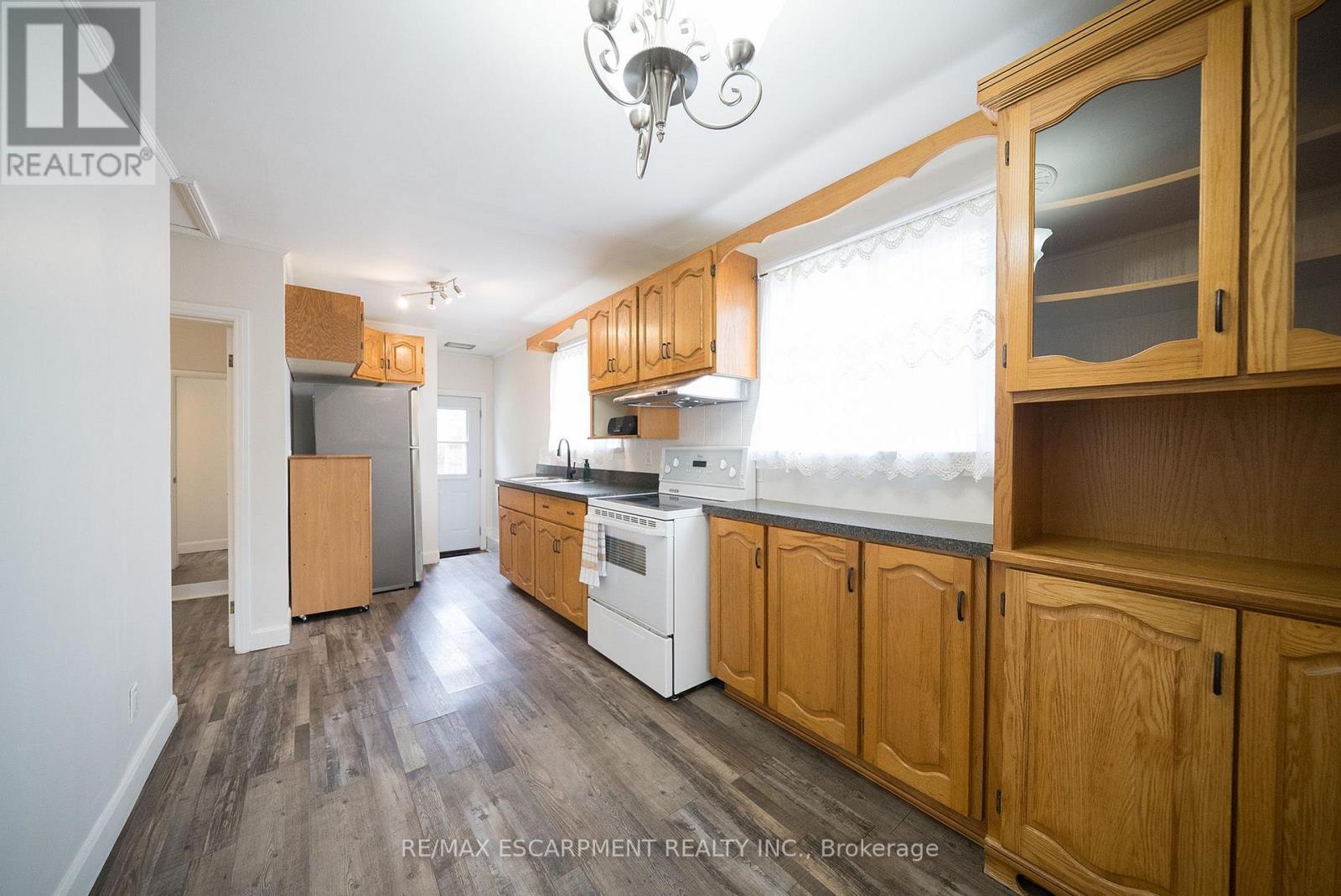 364 Wellington Street, Brantford, ON photo 10