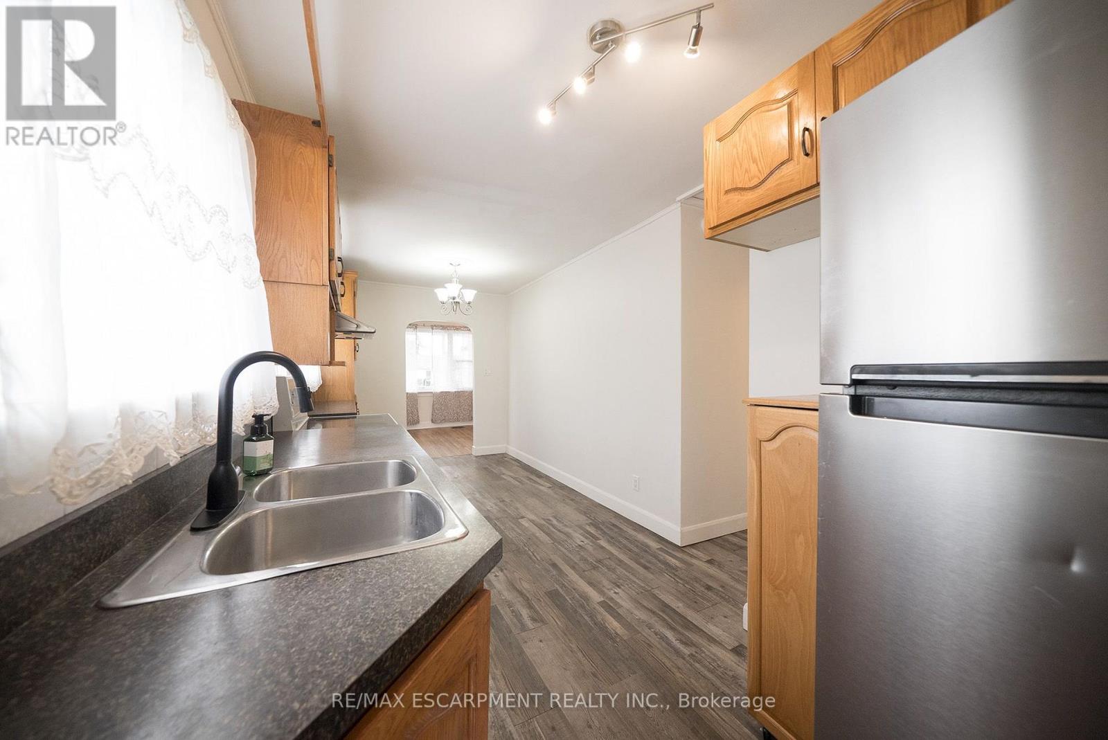 364 Wellington Street, Brantford, ON photo 11