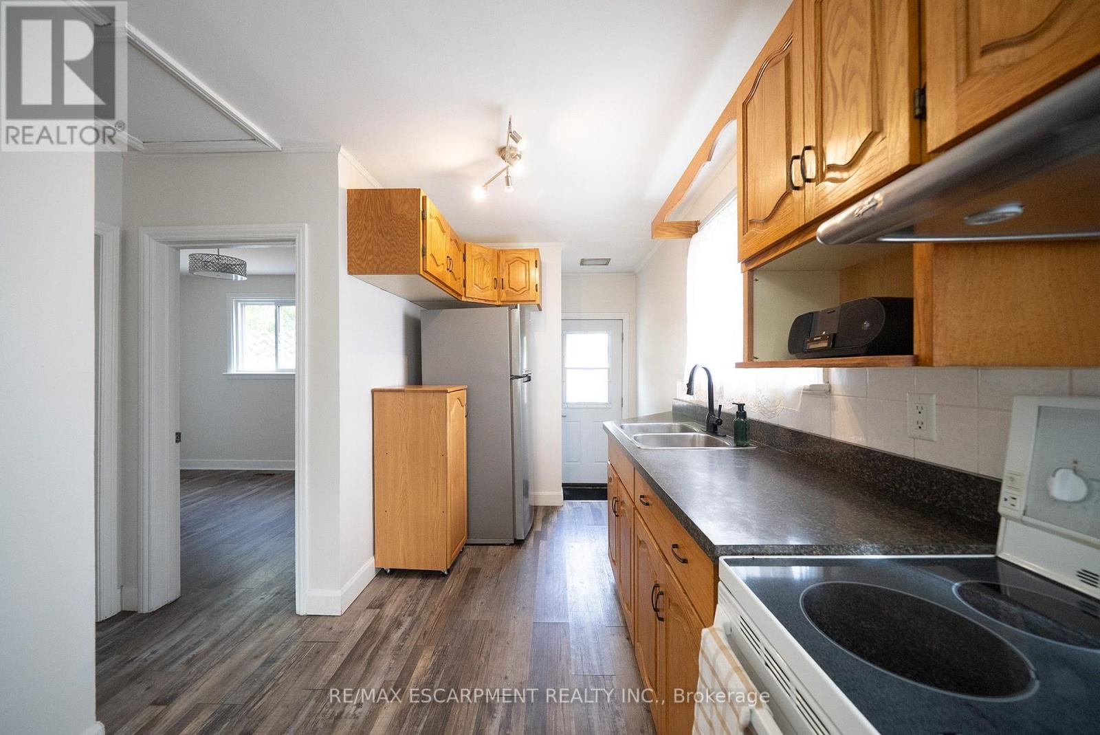 364 Wellington Street, Brantford, ON photo 12
