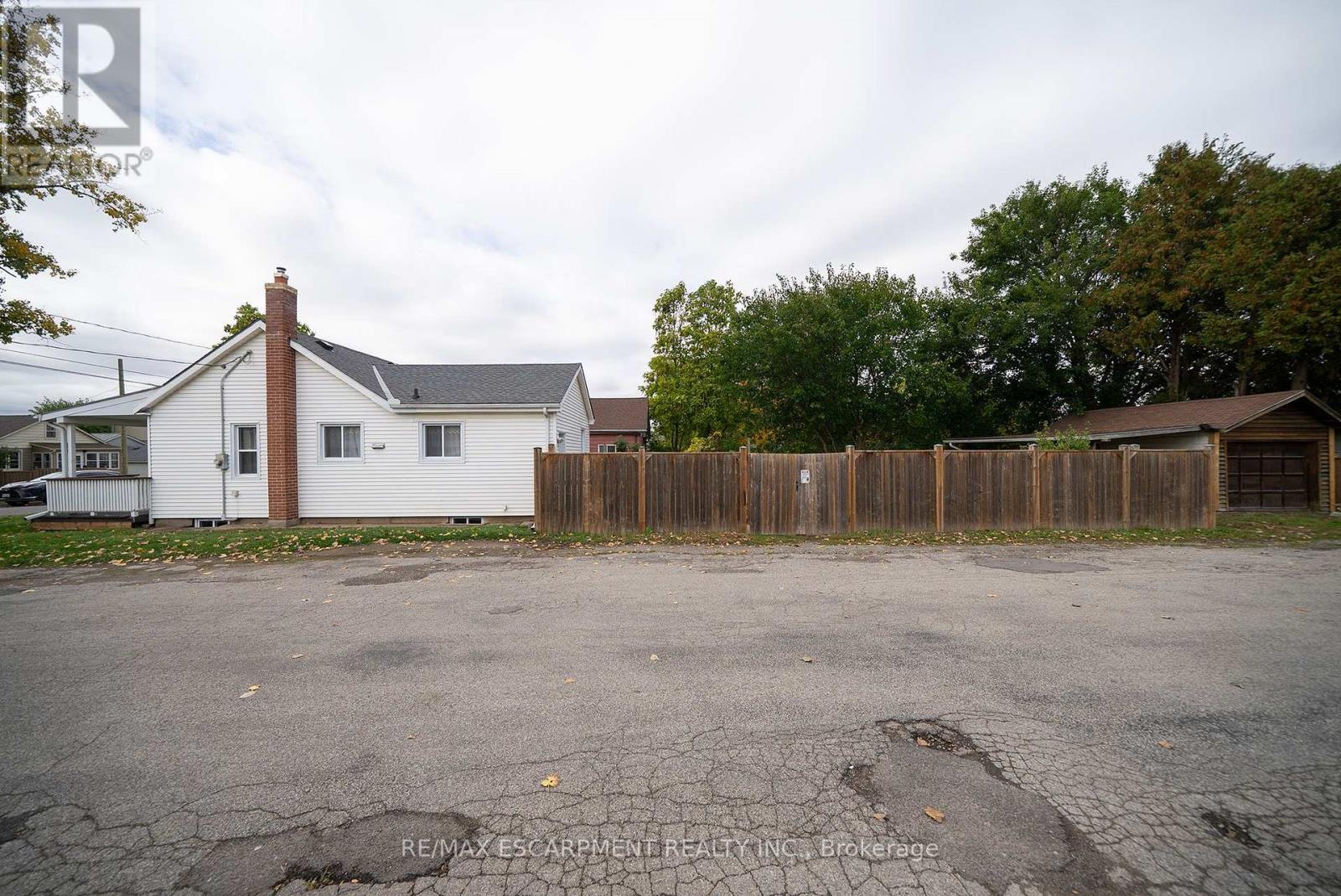 364 WELLINGTON STREET - 4