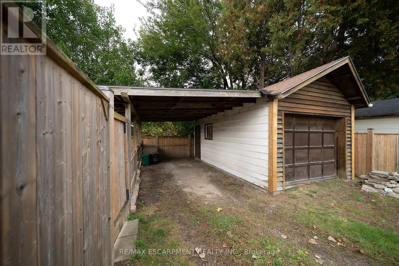 364 WELLINGTON STREET - 5