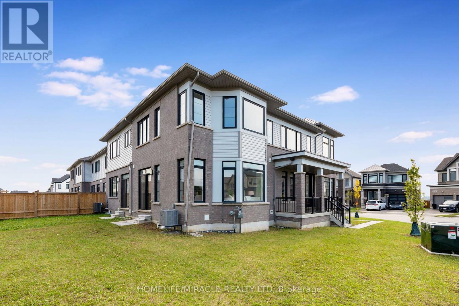 161 Freedom Crescent, Hamilton, ON photo 3