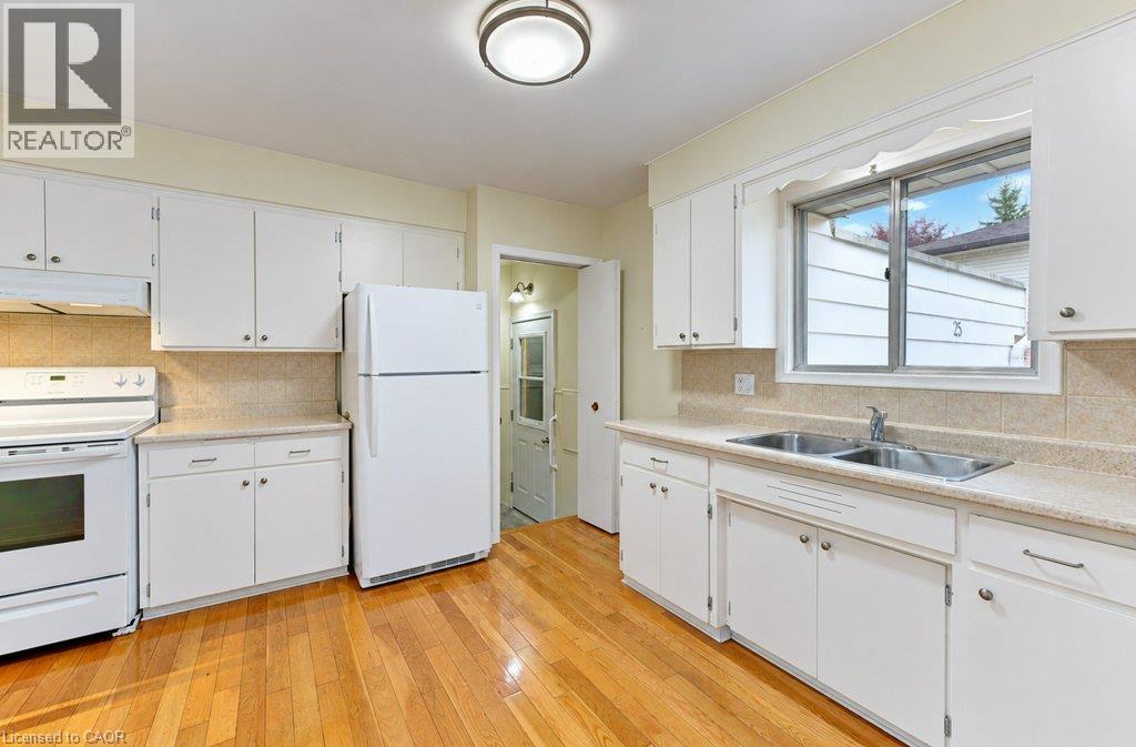 25 APPLEWOOD Avenue - Image 11