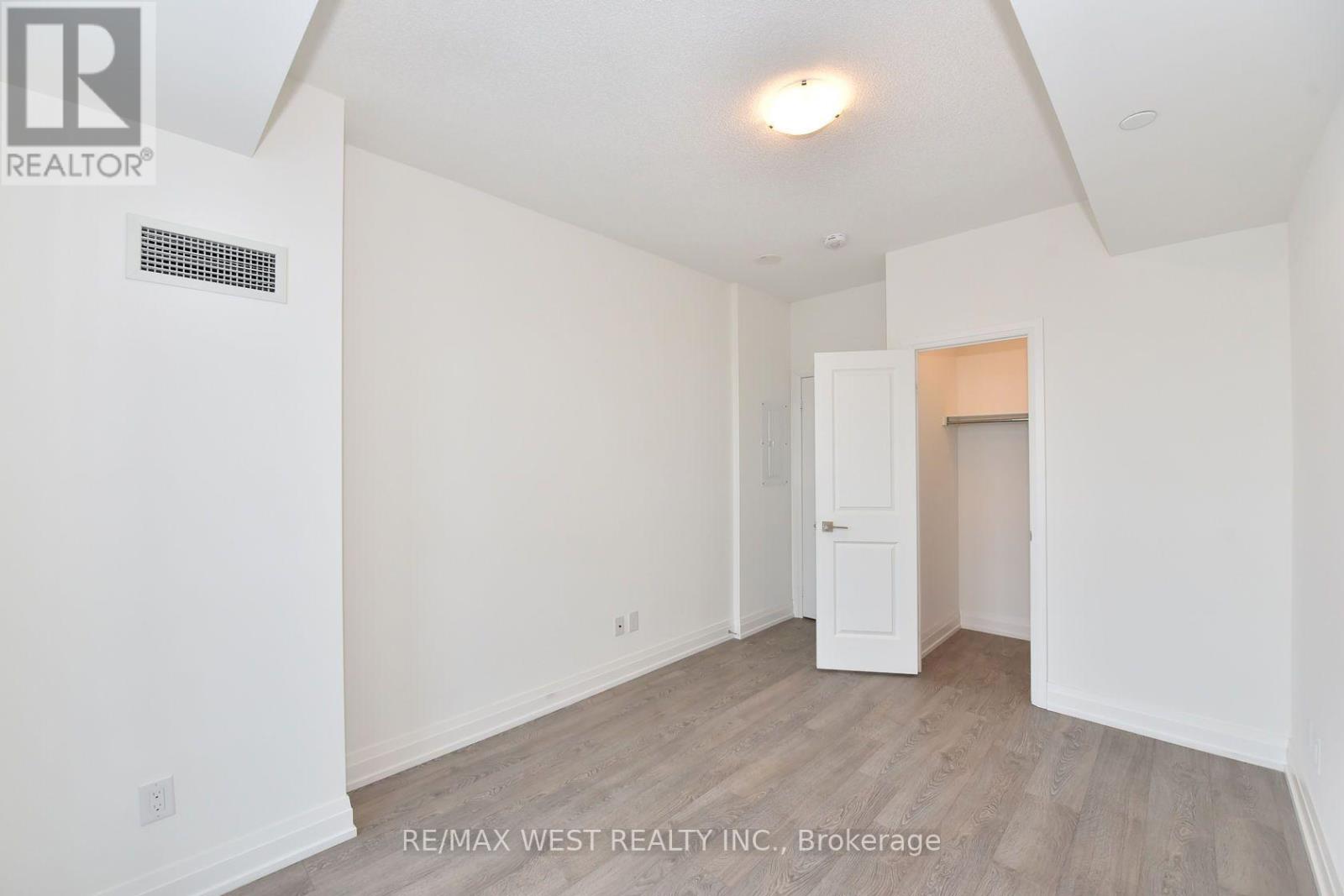 591 Sheppard Avenue East — photo 25