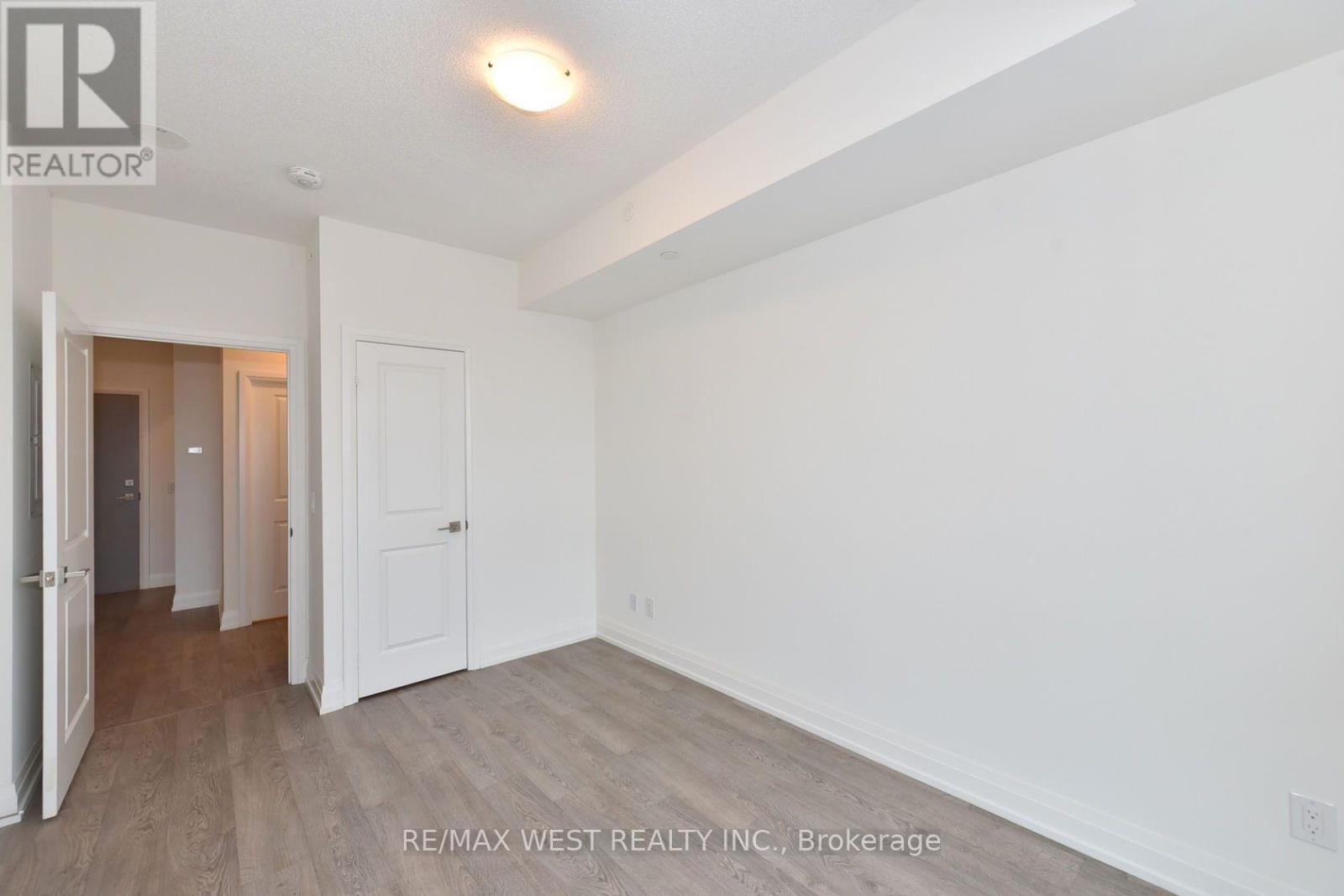 591 Sheppard Avenue East — photo 27