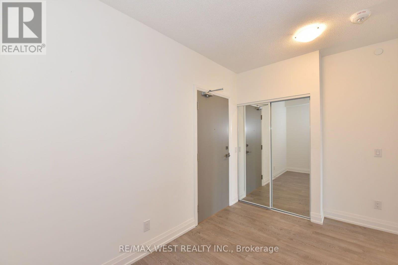 591 Sheppard Avenue East — photo 12