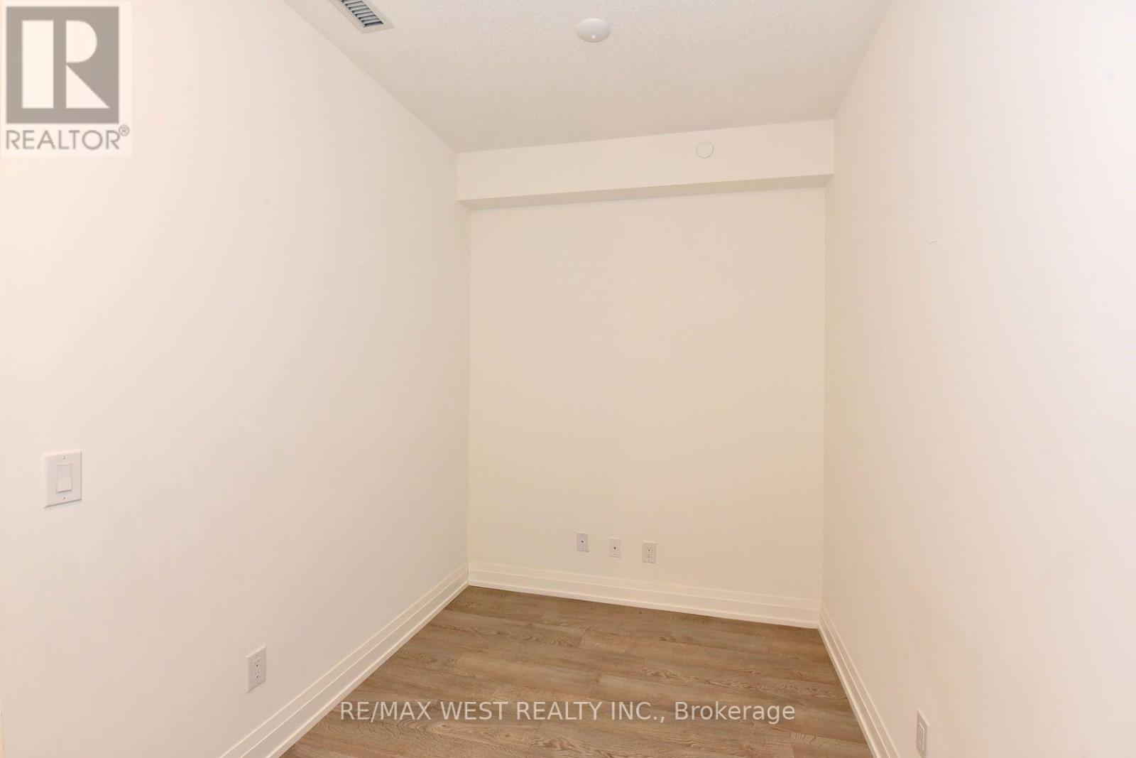 591 Sheppard Avenue East — photo 10