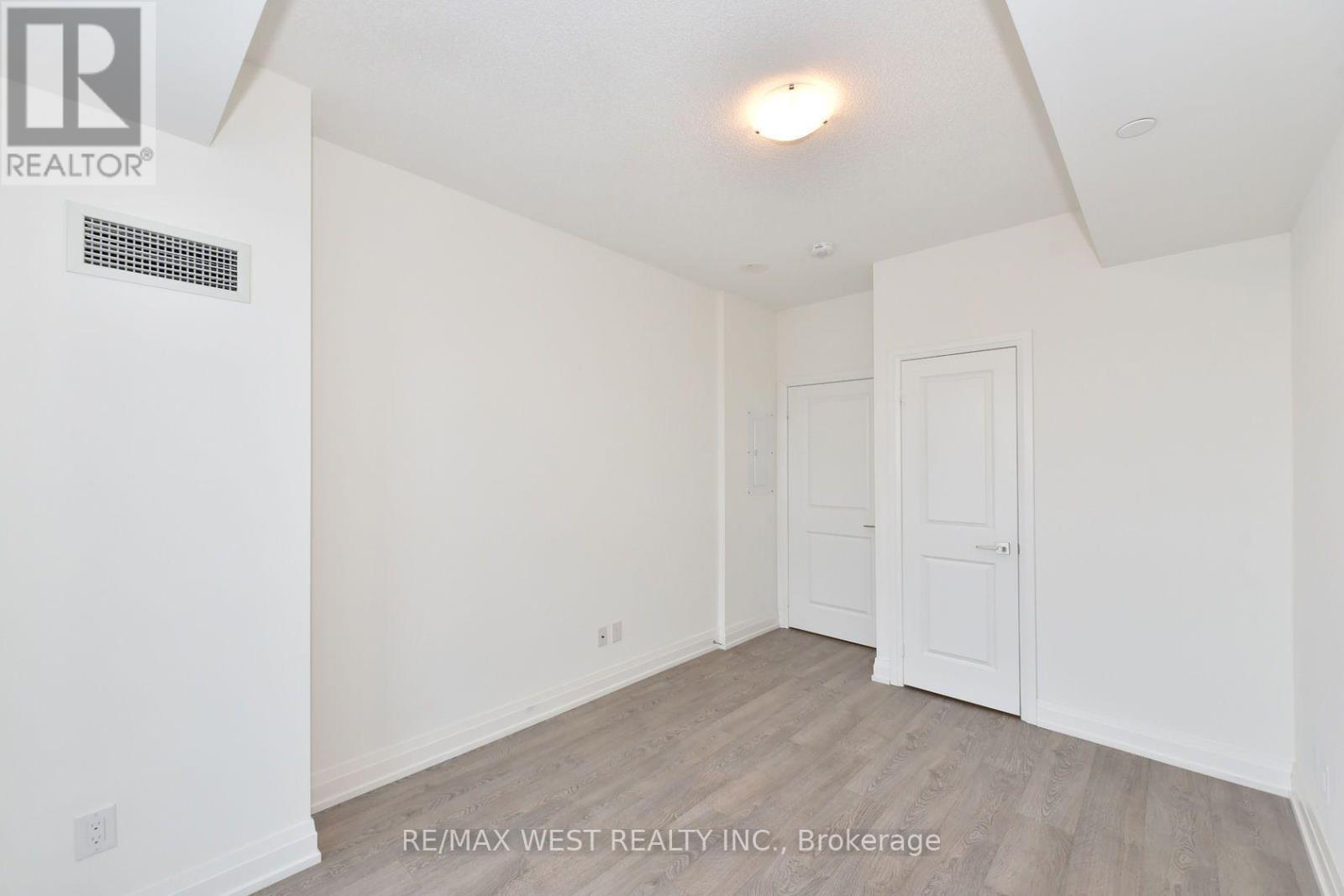 591 Sheppard Avenue East — photo 26