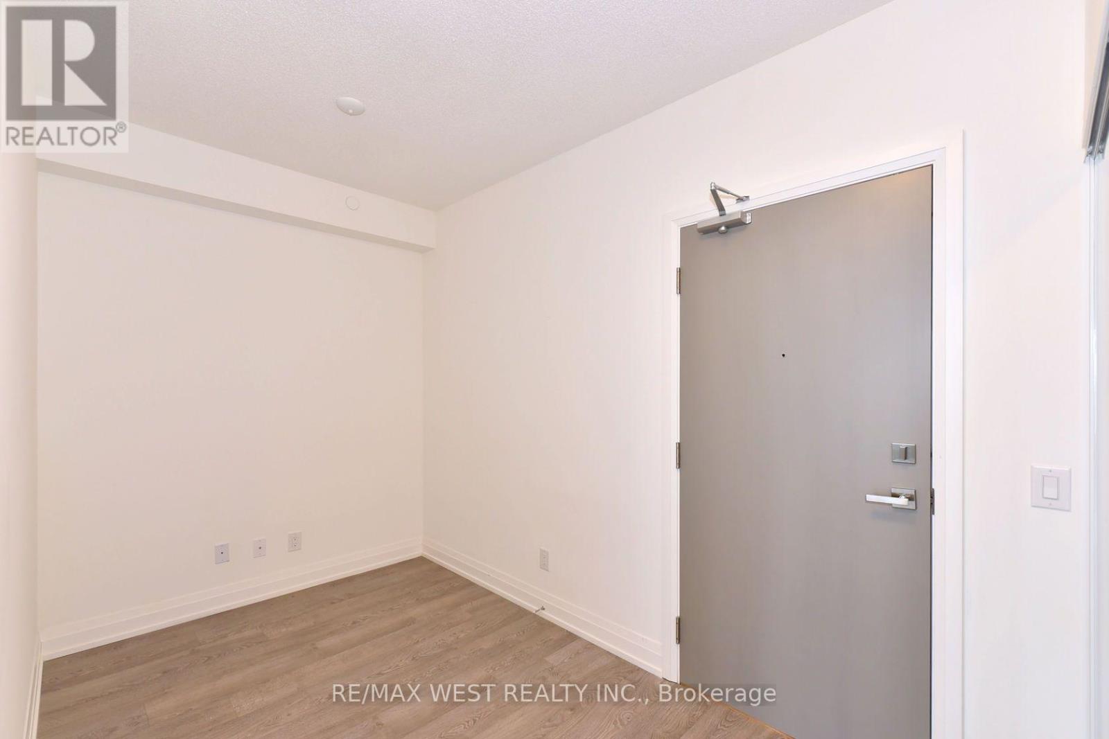 591 Sheppard Avenue East — photo 7