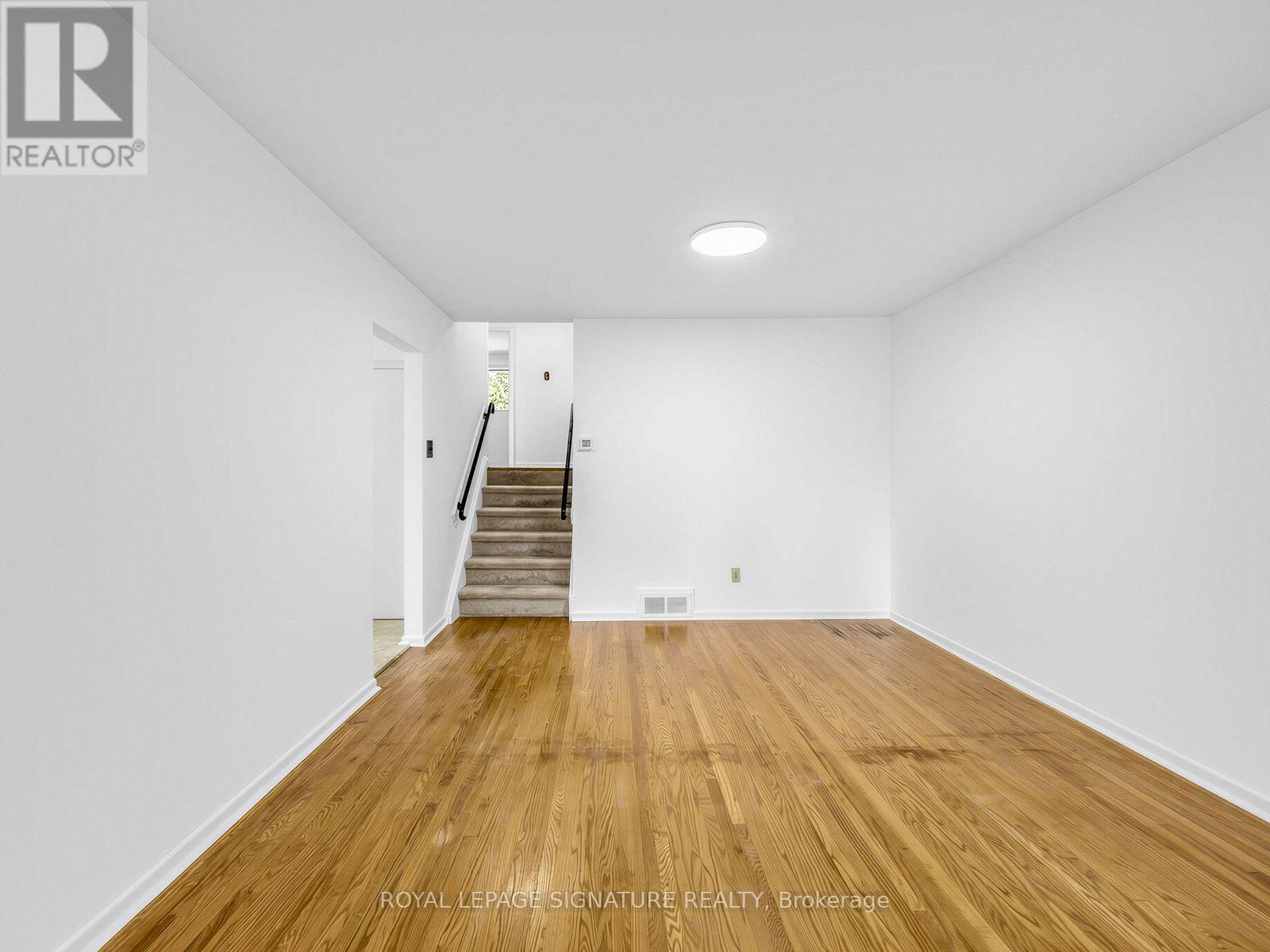 11 Albion Crescent — photo 8