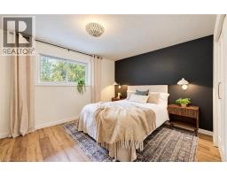 404 Lakeview Drive, Waterloo, ON N2L4Z6 Photo 15