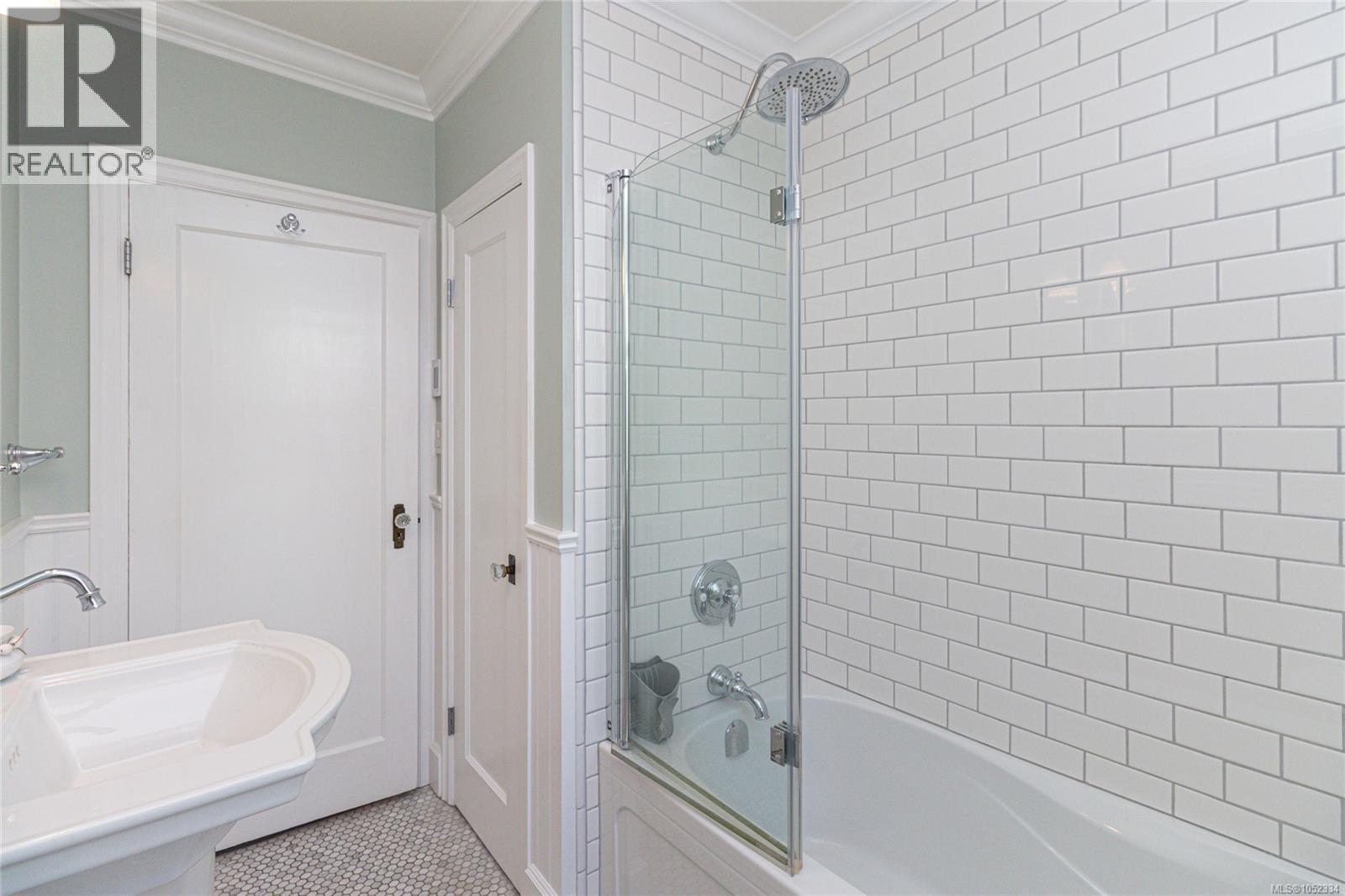 3721 Craigmillar Ave - 37