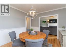 3721 Craigmillar Ave, Saanich, BC V8P3H2 Photo 18