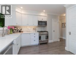 3721 Craigmillar Ave, Saanich, BC V8P3H2 Photo 21