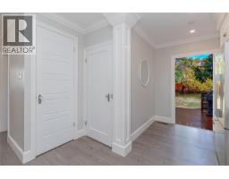3721 Craigmillar Ave, Saanich, BC V8P3H2 Photo 23