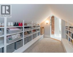 3721 Craigmillar Ave, Saanich, BC V8P3H2 Photo 33