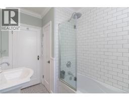 3721 Craigmillar Ave, Saanich, BC V8P3H2 Photo 37