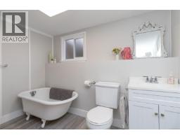 3721 Craigmillar Ave, Saanich, BC V8P3H2 Photo 40