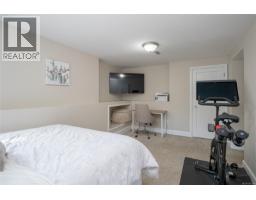 3721 Craigmillar Ave, Saanich, BC V8P3H2 Photo 44