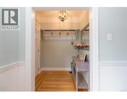 Ensuite - 3721 Craigmillar Ave, Saanich, BC V8P3H2 Photo 8