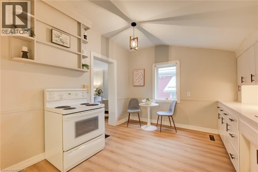 90 JOHN Street E - 24
