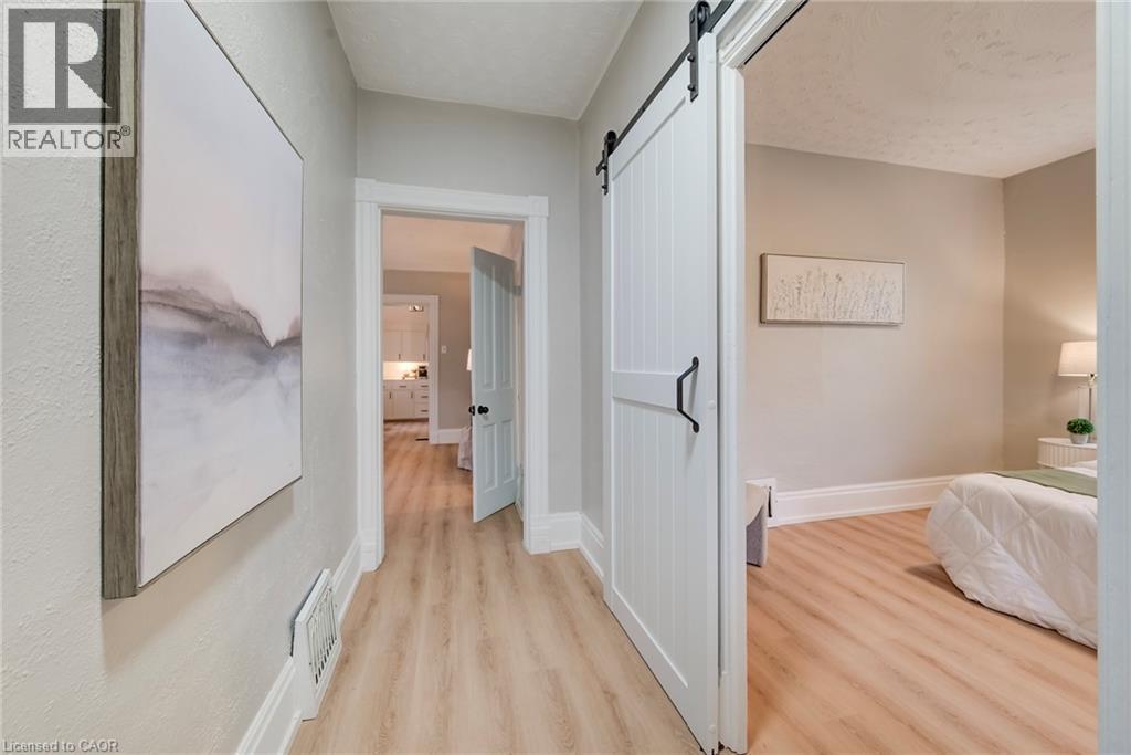 90 JOHN Street E - 3