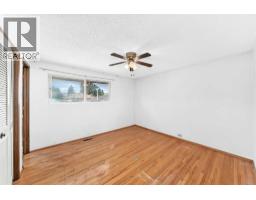 2pc Bathroom - 6839 Huntridge Hill Ne, Calgary, AB T2K4A1 Photo 11