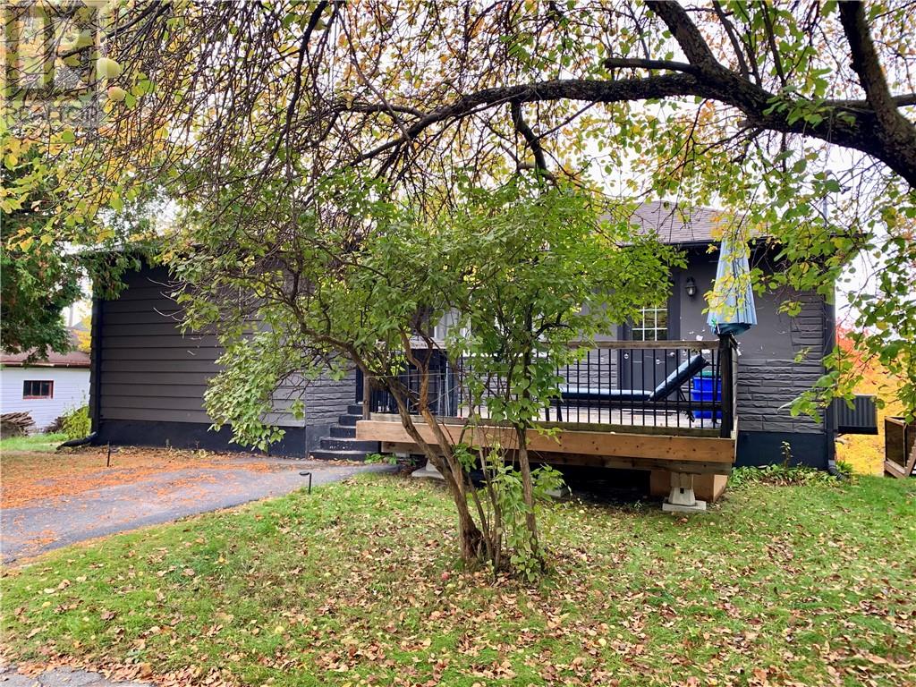 889 Adelaide Street - 33