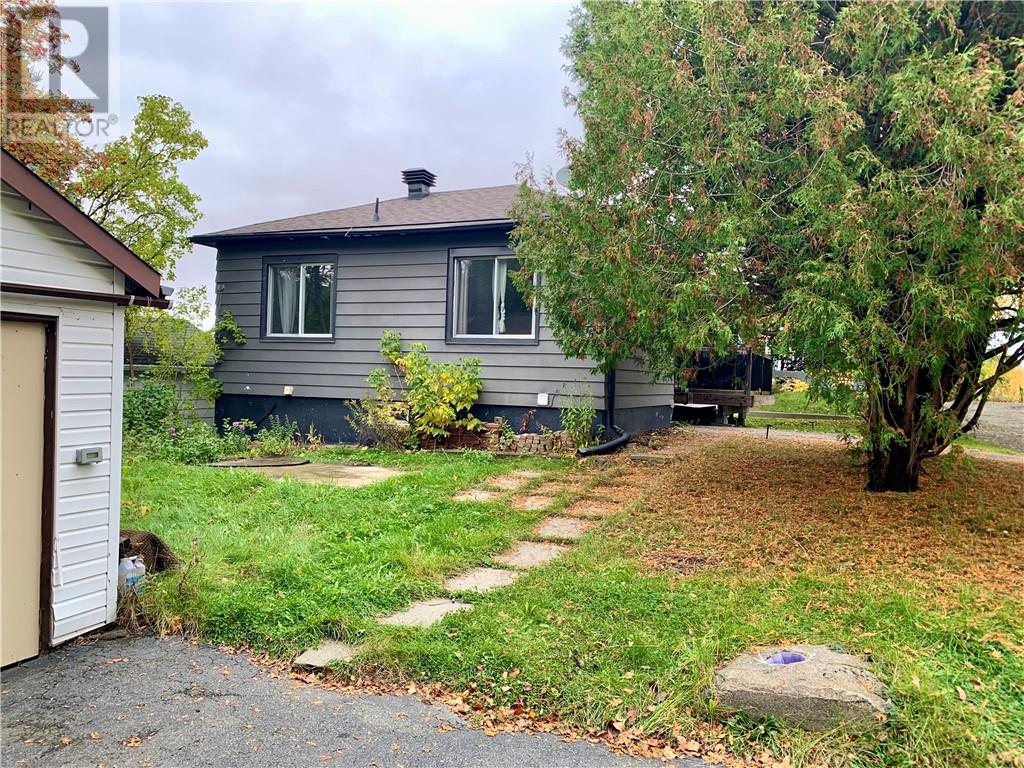 889 Adelaide Street - 36