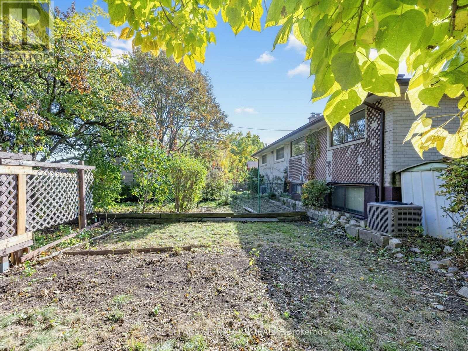 11 Albion Crescent — photo 31