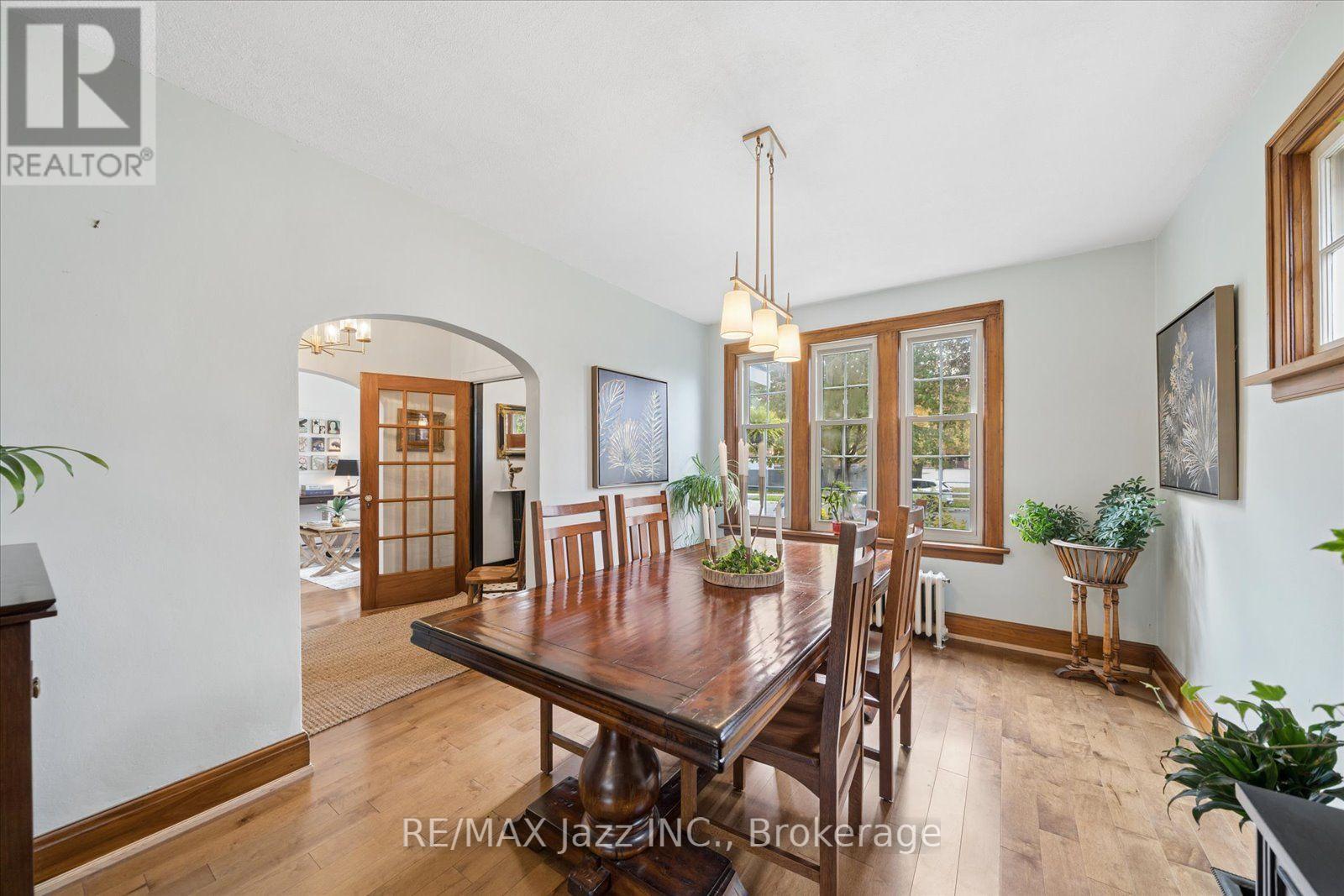 621 MASSON STREET - 17