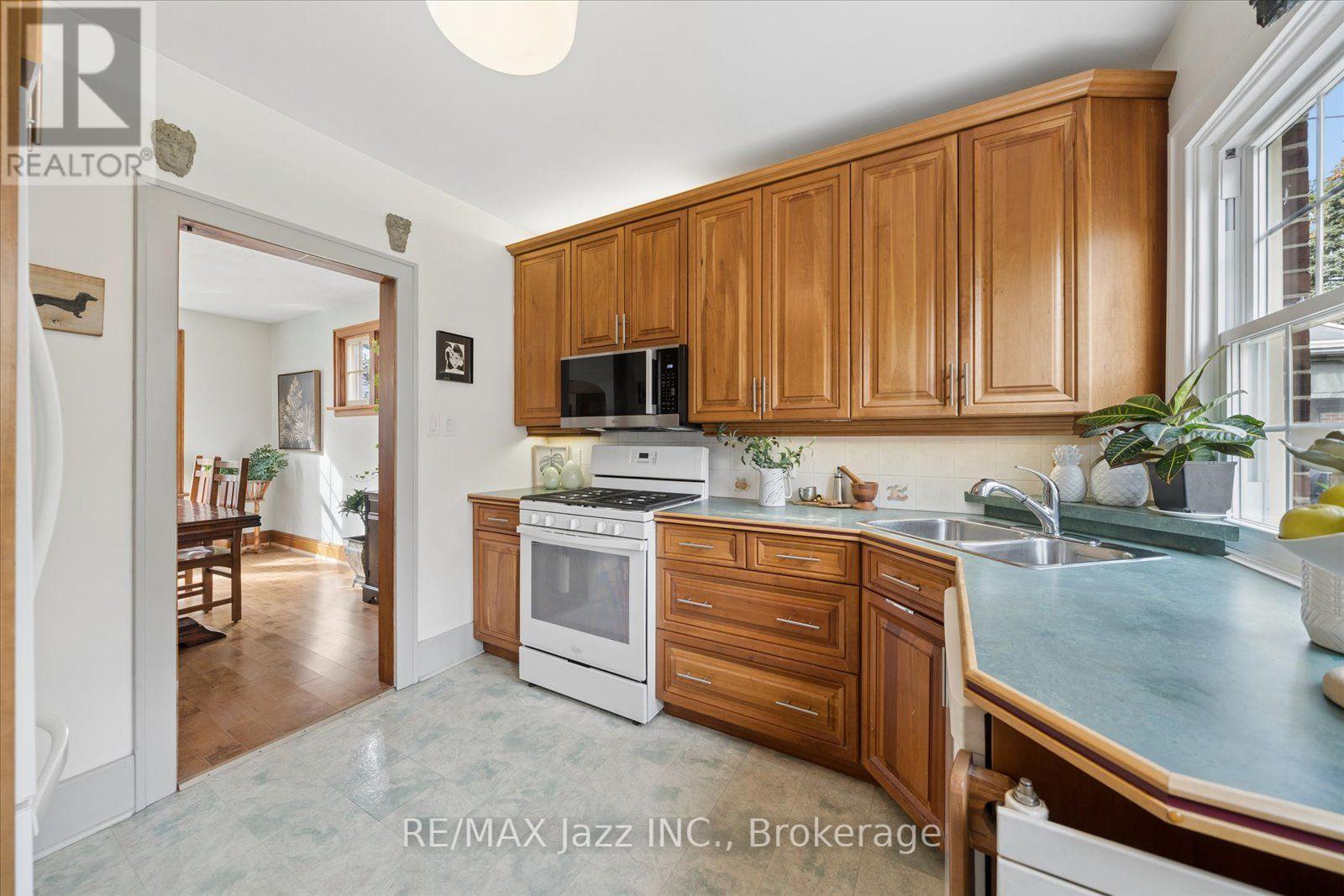 621 MASSON STREET - 20