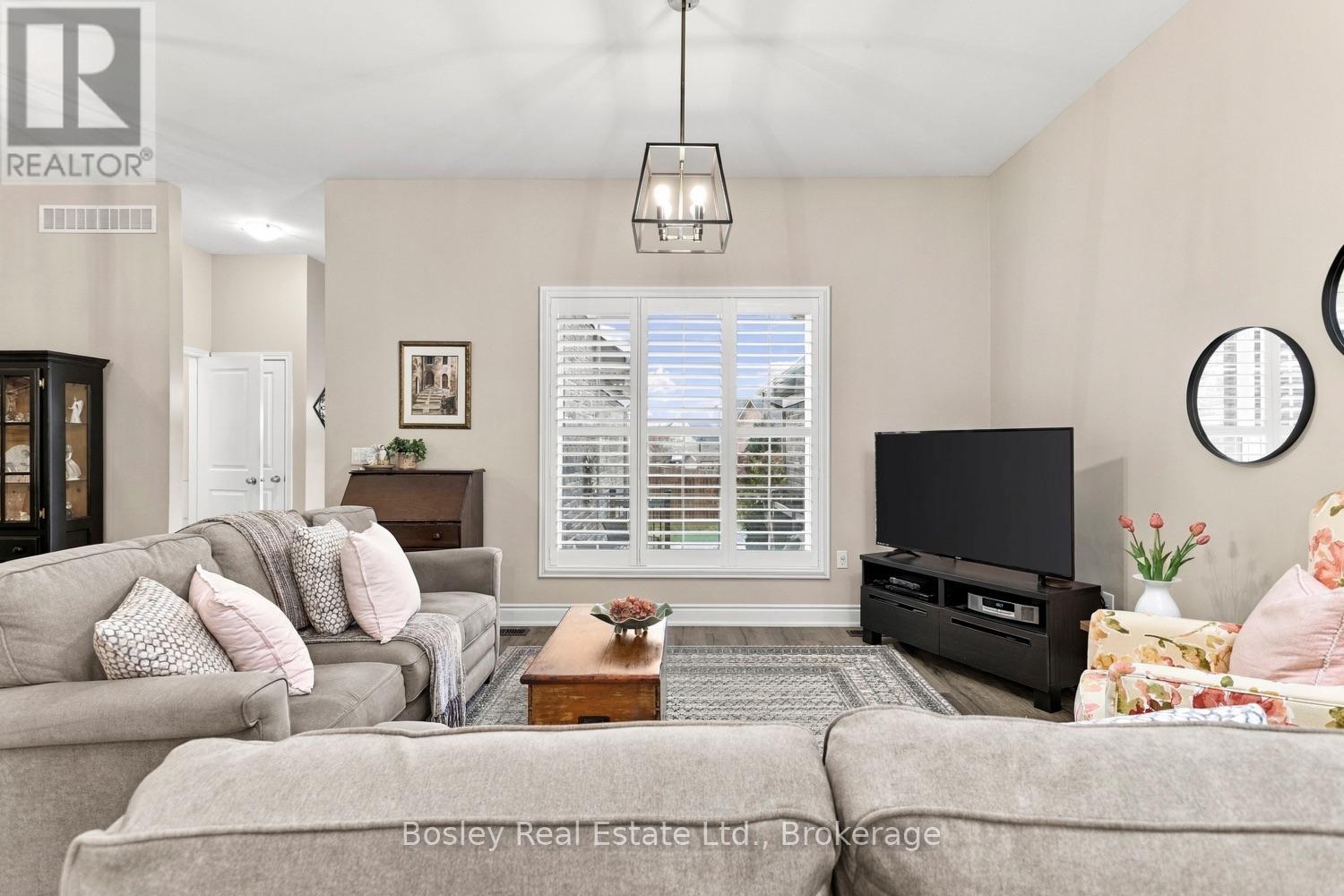 928 JOHN FAIRHURST BOULEVARD - 18