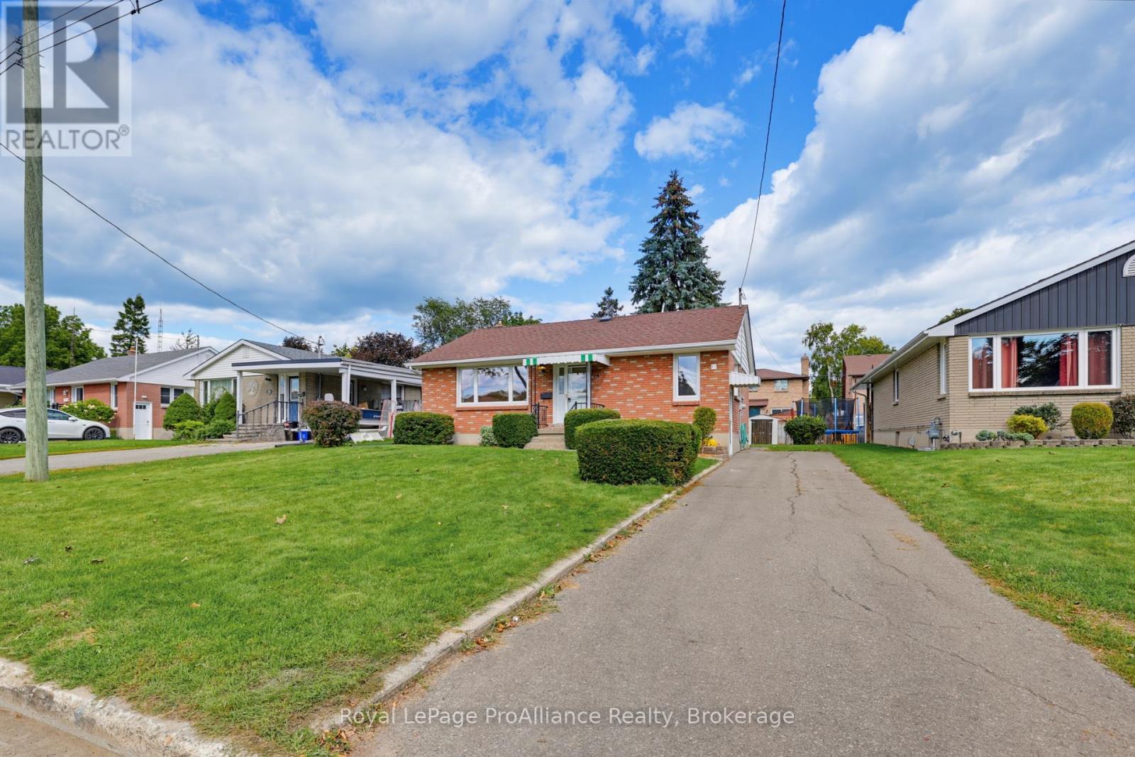 64 ELIZABETH CRESCENT - 1