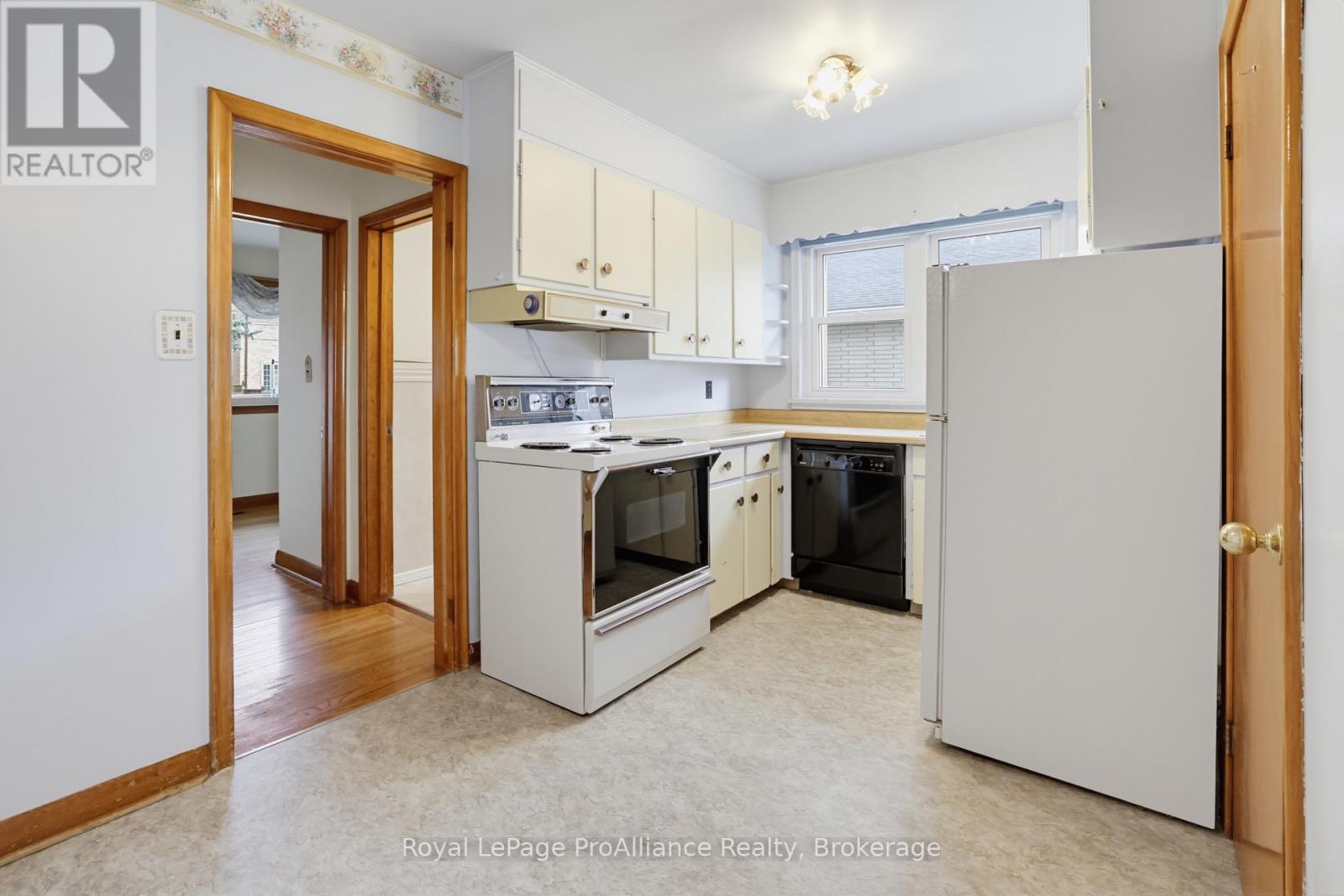 64 Elizabeth Crescent, Belleville, ON photo 20