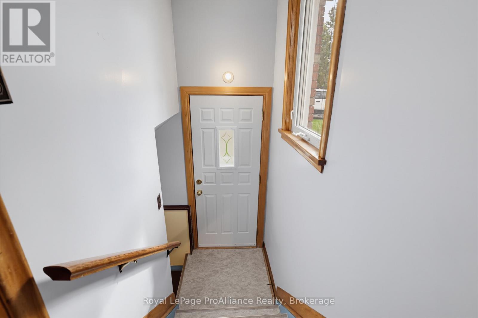 64 ELIZABETH CRESCENT - 23