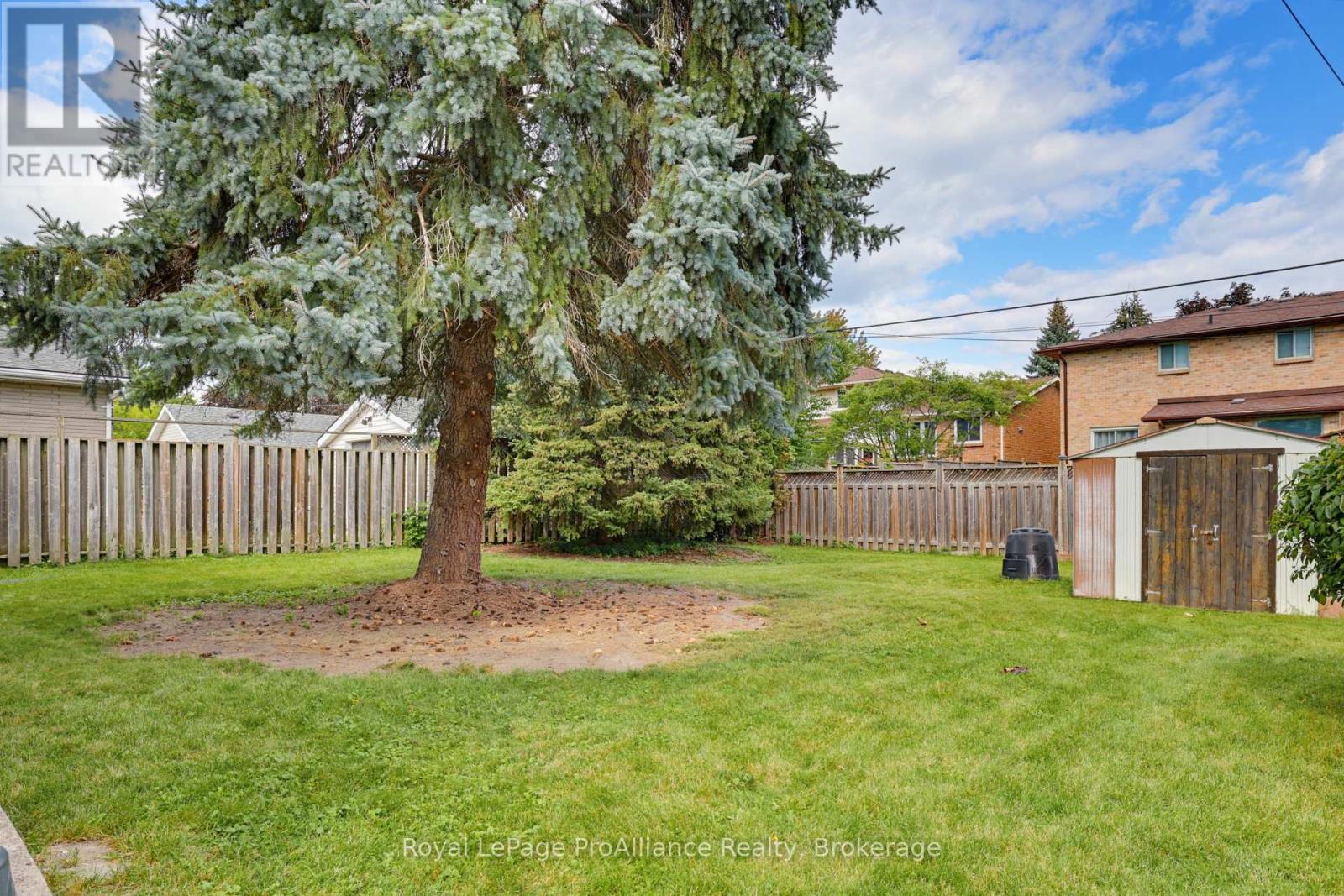 64 ELIZABETH CRESCENT - 33