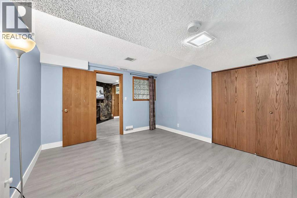 2208 Capitol Hill Crescent NW - photo 31