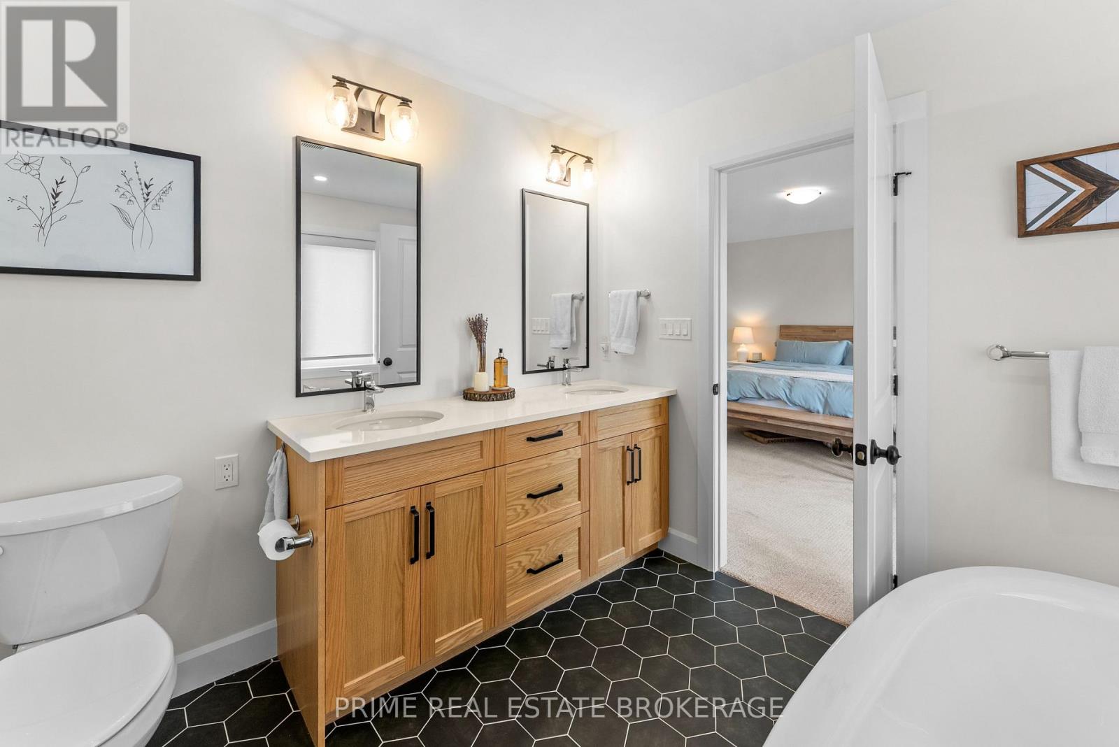 4 bedroom Single Family interior view, 826 Eagletrace Drive, London North (North S), Ontario