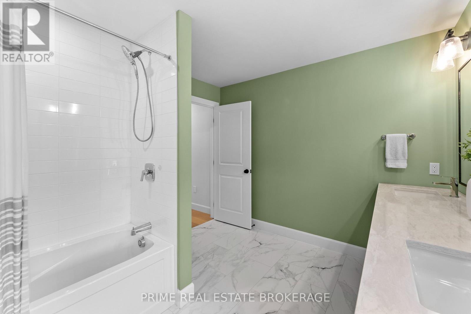4 bedroom Single Family interior view, 826 Eagletrace Drive, London North (North S), Ontario