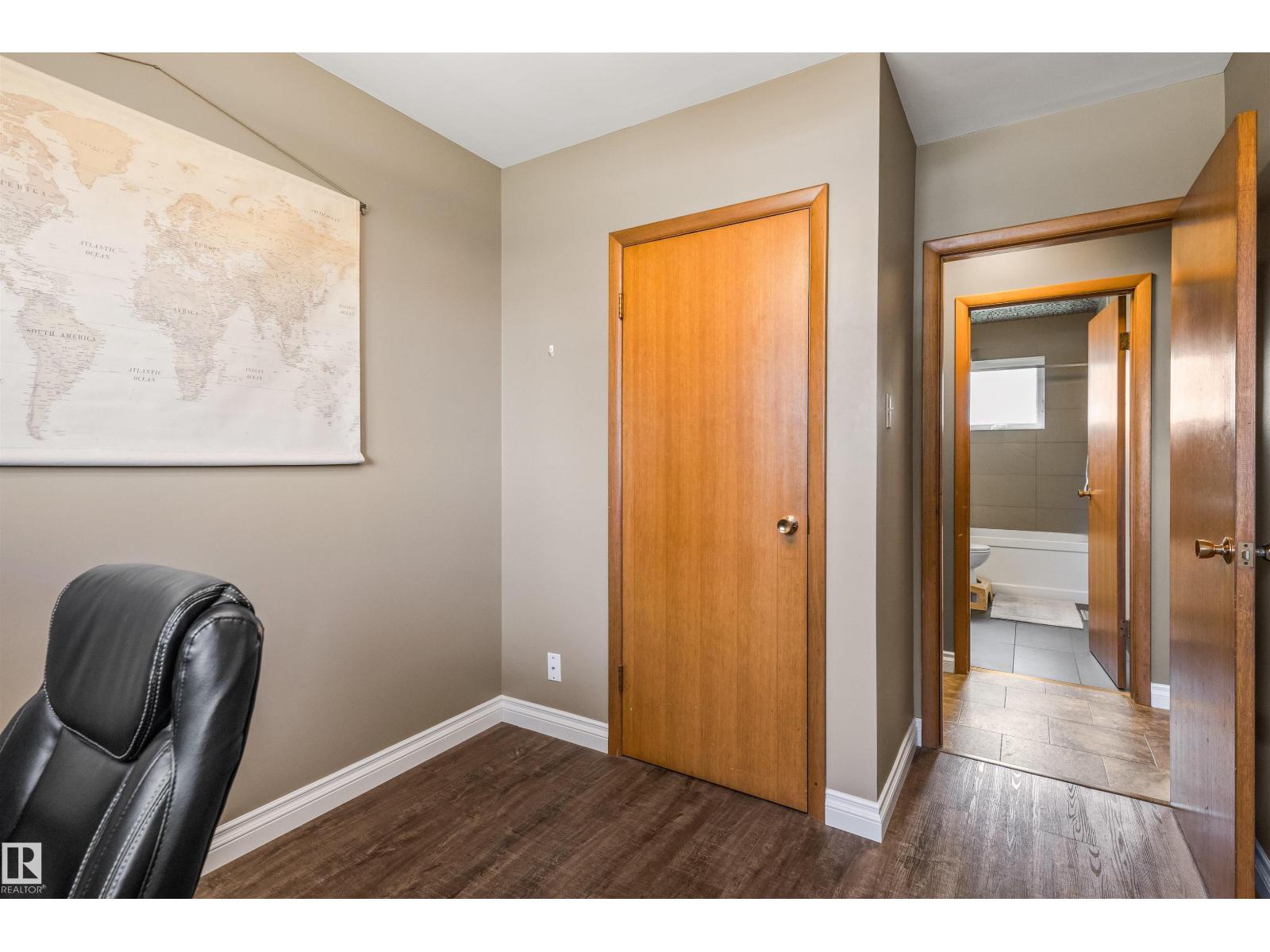 6207 85 AV NW - 27