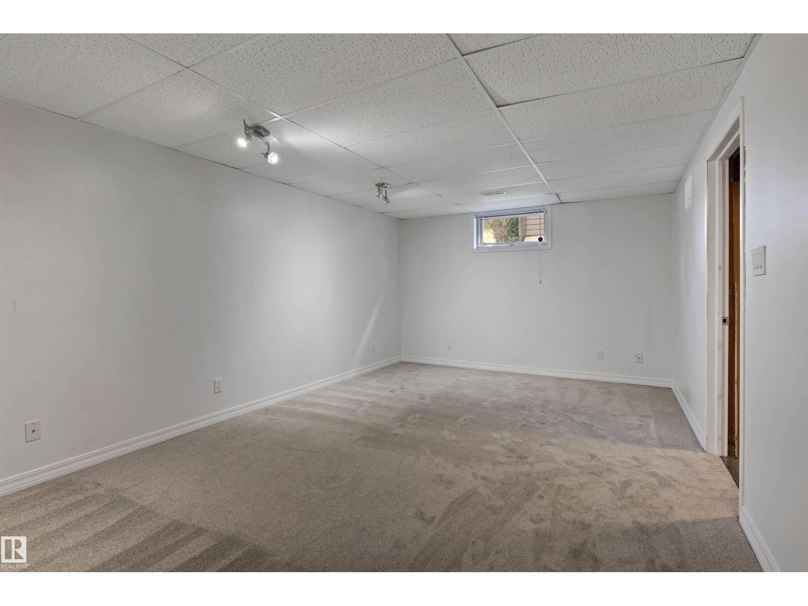 6207 85 AV NW - 29