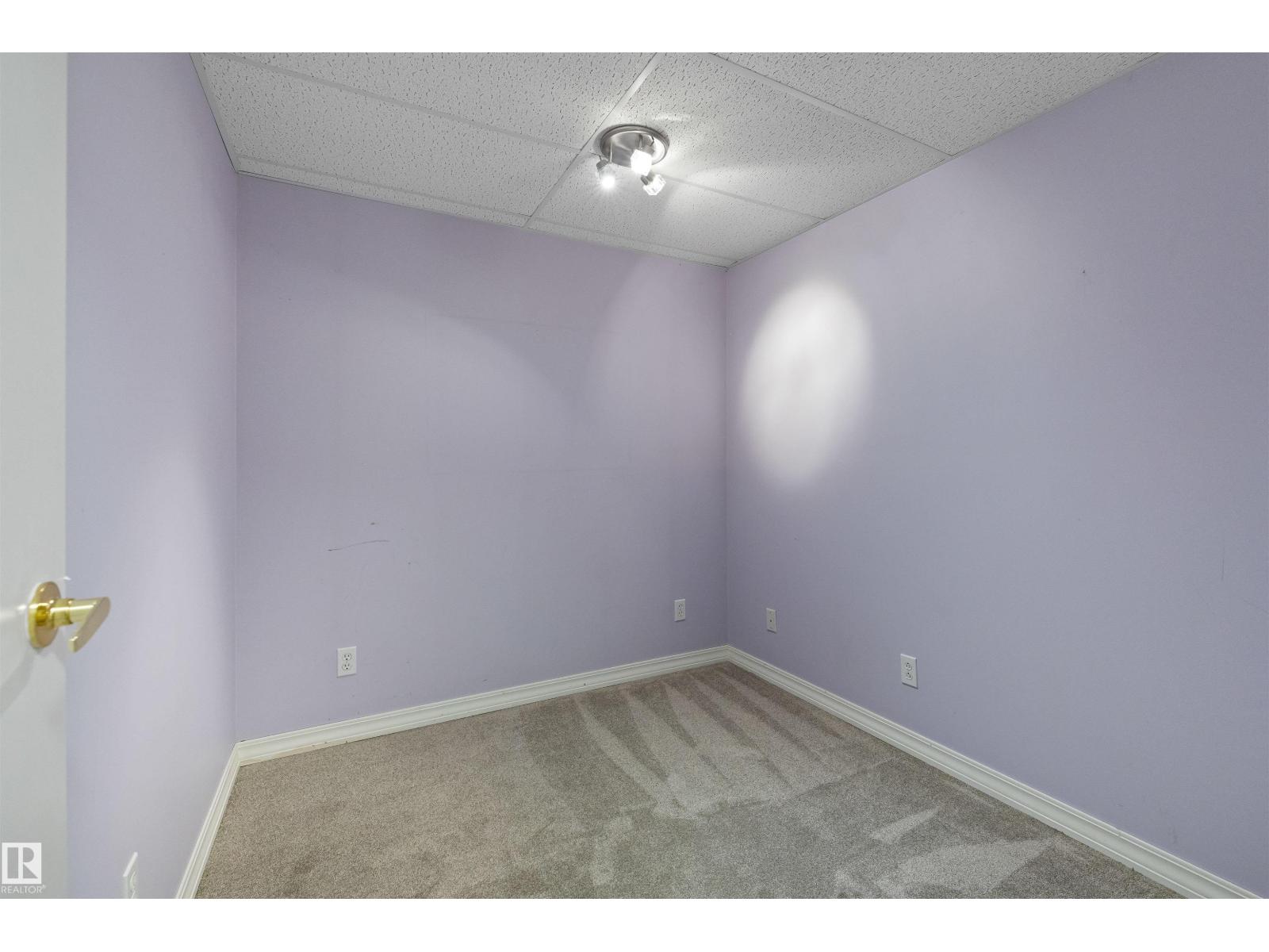 6207 85 AV NW - 37