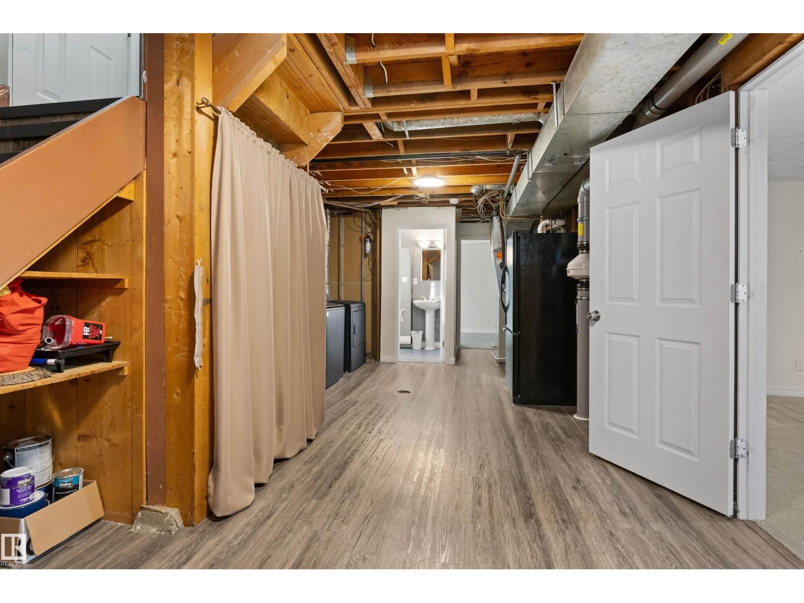 6207 85 AV NW - 38